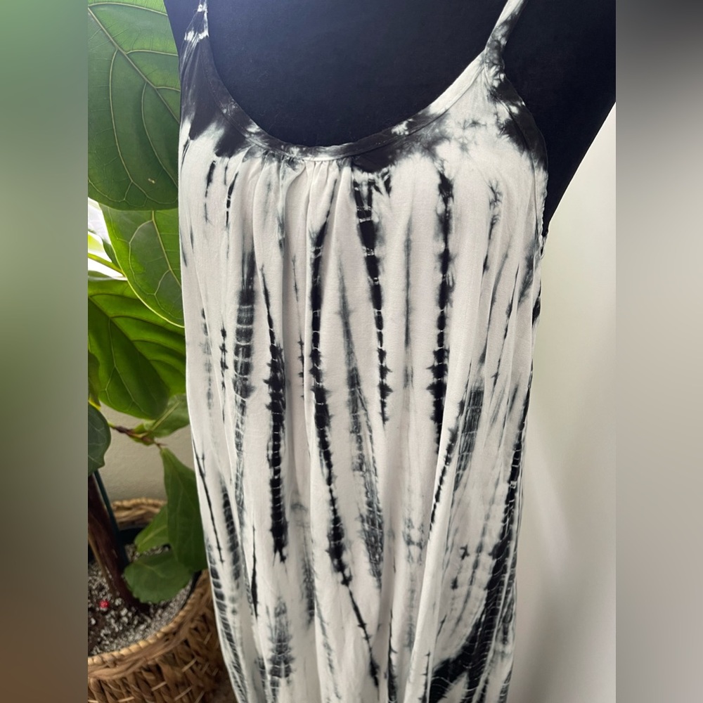 Dress - Picture 5 of 9